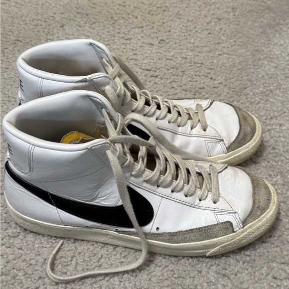 Nike White and Black Athletic Shoes - Picture 2 of 2